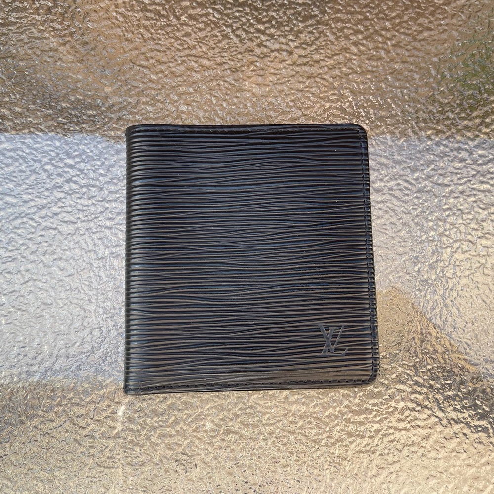 LOUIS VUITTON 6-Card Wallet